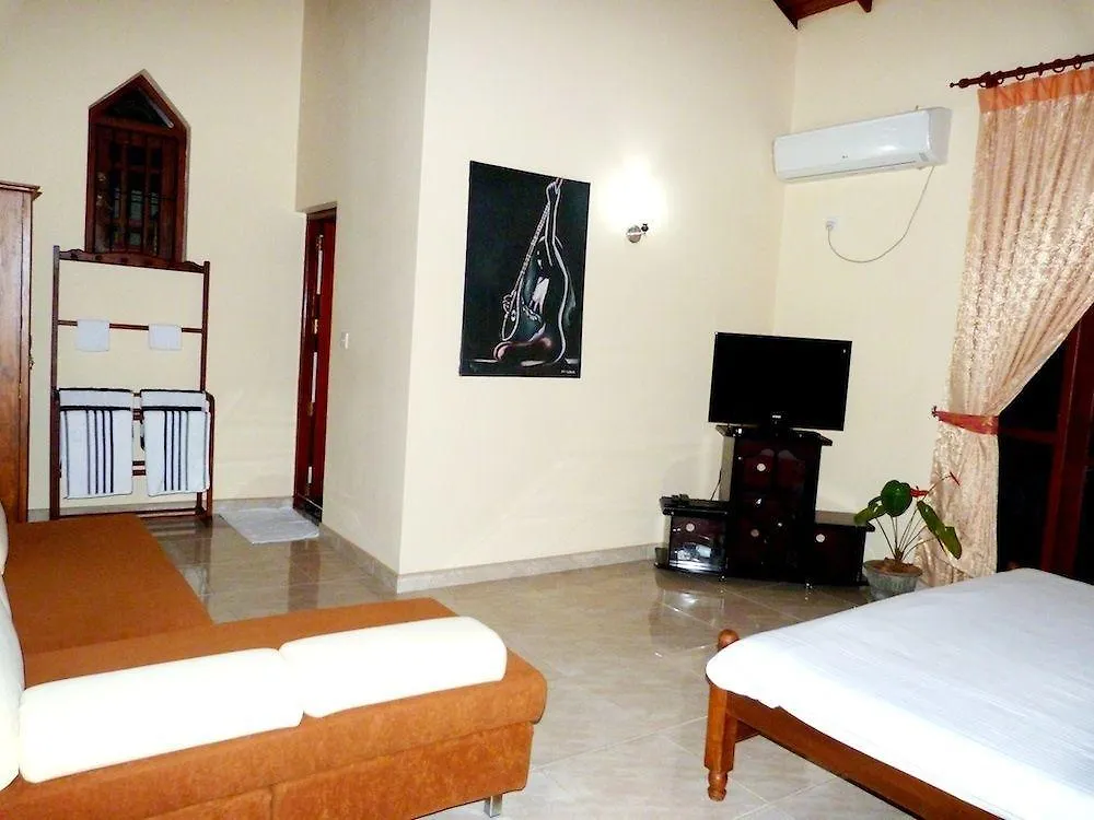 Fire Dragon Guest House Negombo 3*,  Sri Lanka