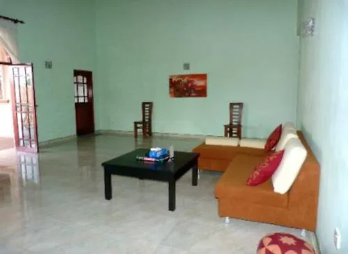 Fire Dragon Guest House Negombo 3*,