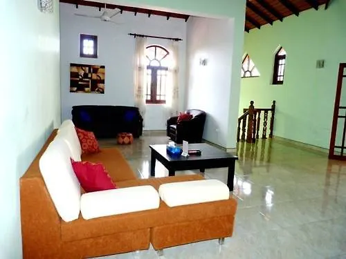 Fire Dragon Guest House Negombo