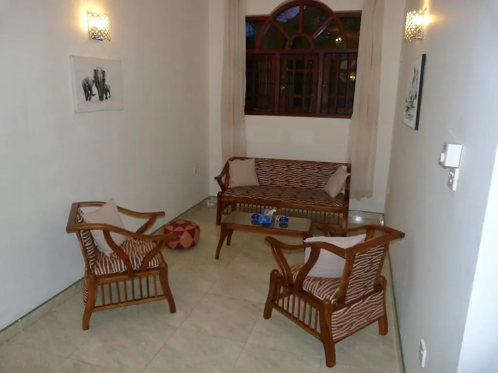 Fire Dragon Guest House Negombo