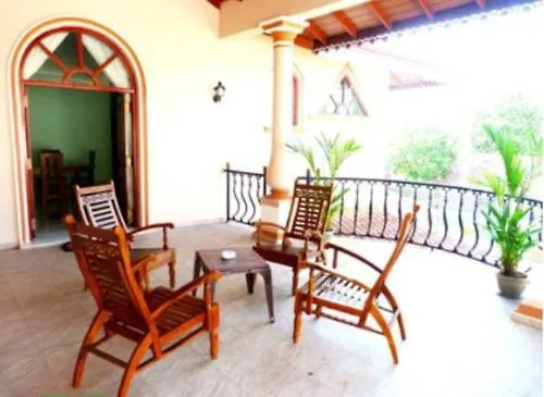 Fire Dragon Guest House Negombo 3*,  Sri Lanka